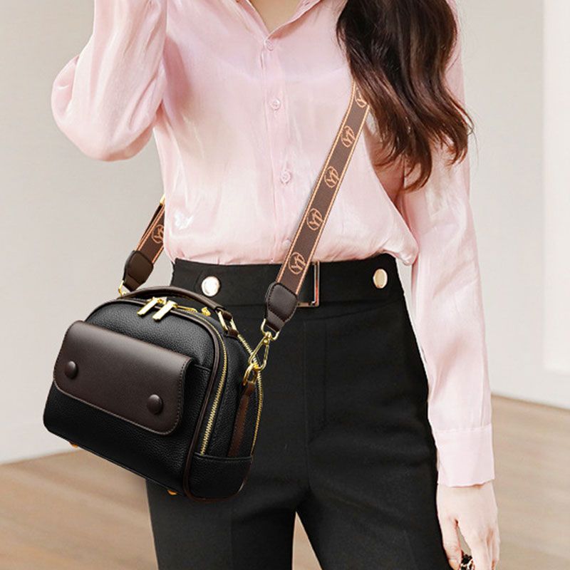 Lady’s Fashionable Small Square Bag with Large Capacity