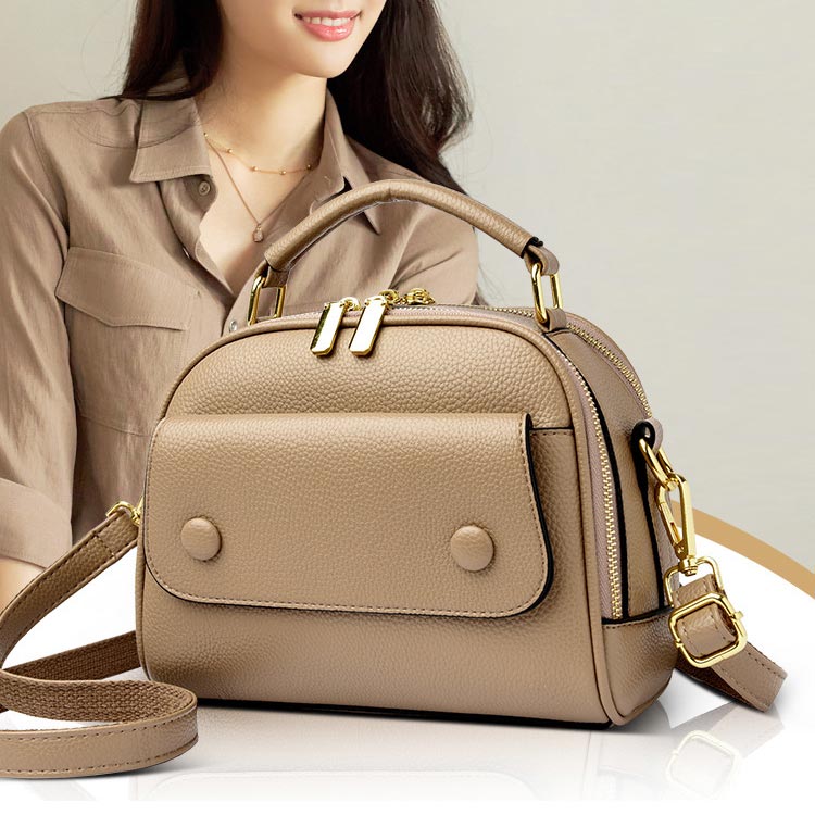Lady’s Fashionable Small Square Bag with Large Capacity