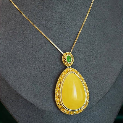 Elegant Lucky Flower Pendant Necklace