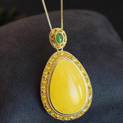 Elegant Lucky Flower Pendant Necklace
