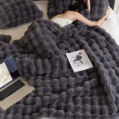 🎁Winter Toscana Reversible Blanket: Faux Rabbit Fur for Ultimate Warmth! ❄️✨