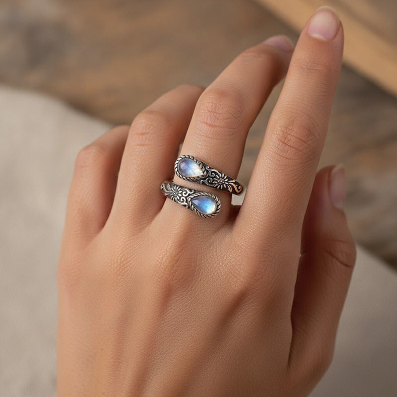 Vintage Adjustable Open Ring with Teardrop Glowing Zircon💧💍
